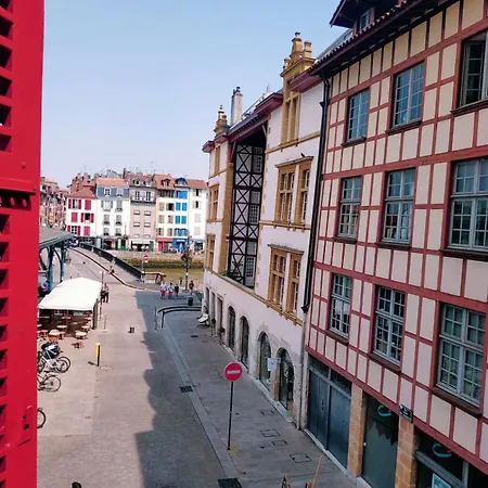 Carre Des Halles Apartment *